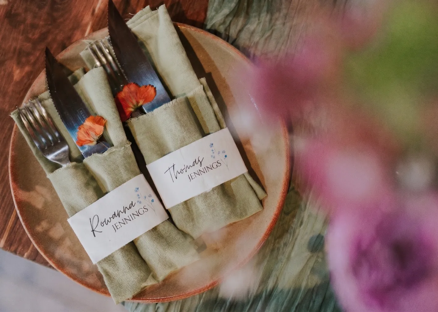 Rustic green place setting personalised name bands