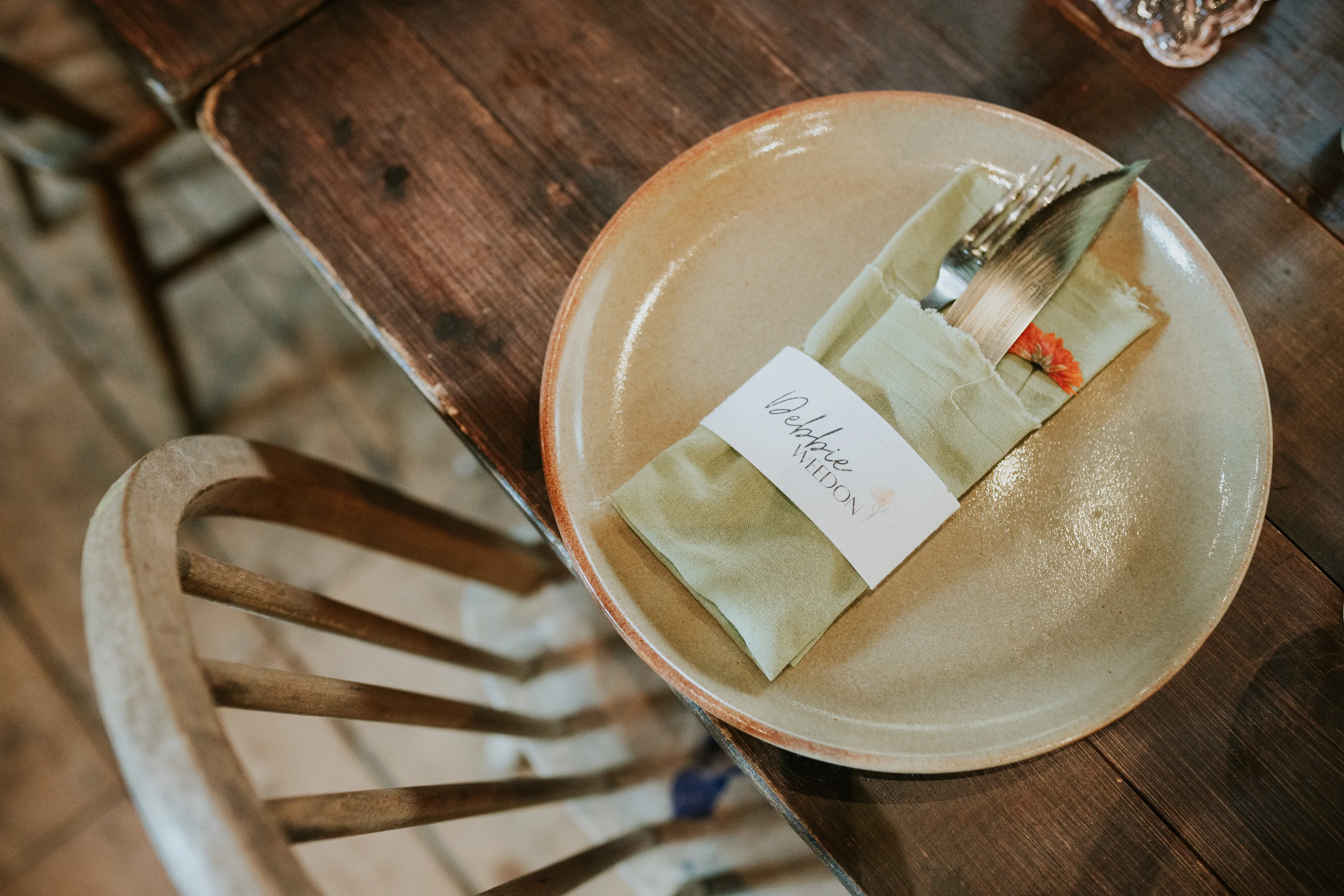 Rustic wedding place setting green napkin